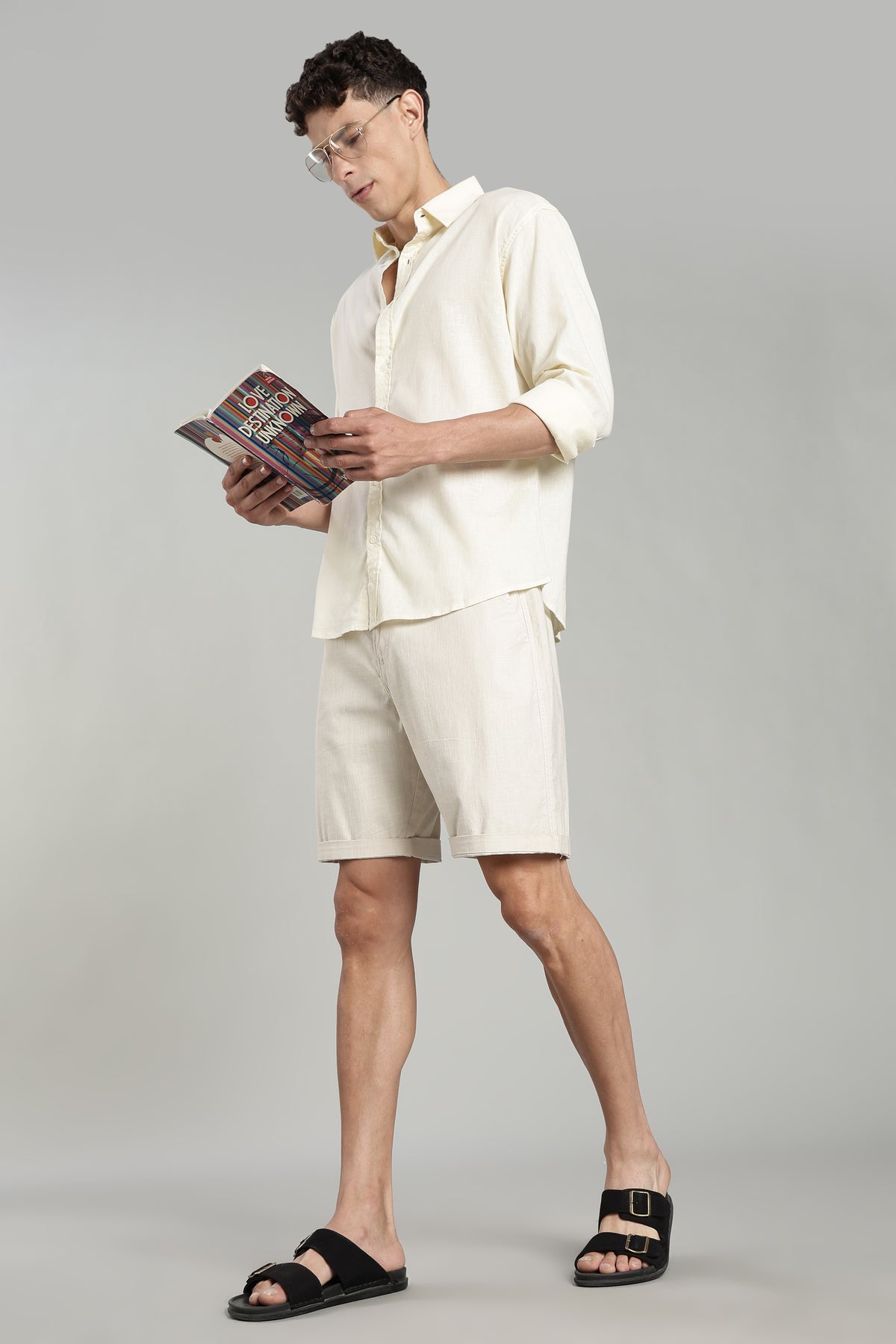 mens-linen-shorts-off-white-side-view